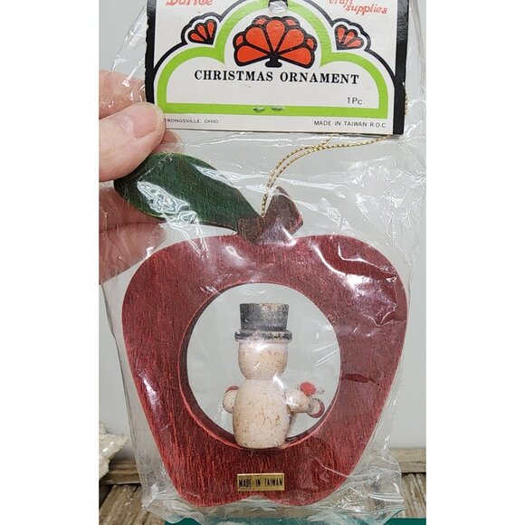 Vintage NOS Darice Wooden Christmas Tree Ornament Apple Snowman Taiwan Holiday - Picture 3 of 4
